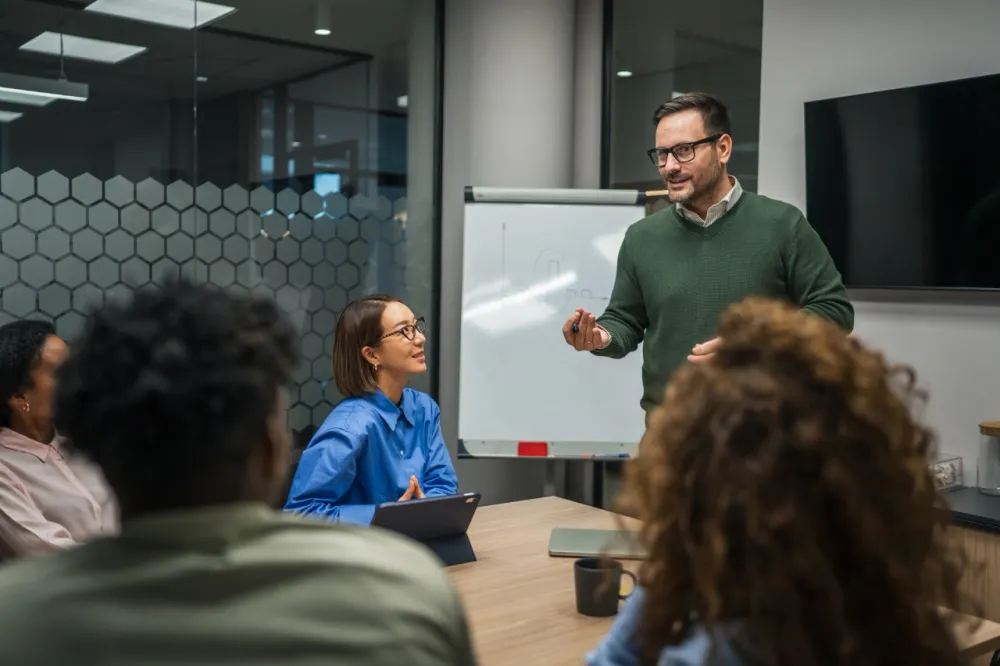 Professional presenting confidently in a meeting - the goal of improving pronunciation through shadowing